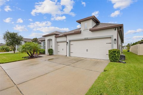 House in Spring Hill, Florida 4 bedrooms, 230.77 sq.m. № 1883081 - photo 2