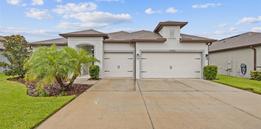 House in Spring Hill, Florida 4 bedrooms, 230.77 sq.m. № 1883081
