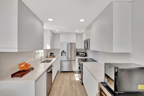 Condominio en venta en Miami Beach, Florida, 3 dormitorios, 190.36 m2 № 1985422 - foto 16