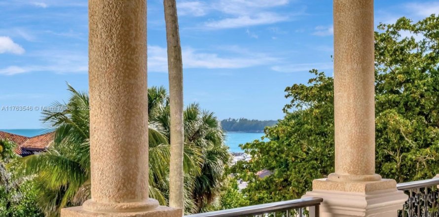 Condominio en Miami Beach, Florida, 3 dormitorios № 1985422