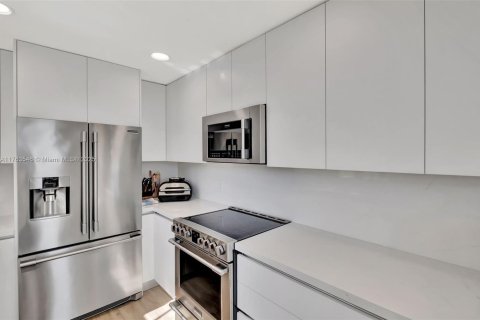 Condominio en venta en Miami Beach, Florida, 3 dormitorios, 190.36 m2 № 1985422 - foto 15