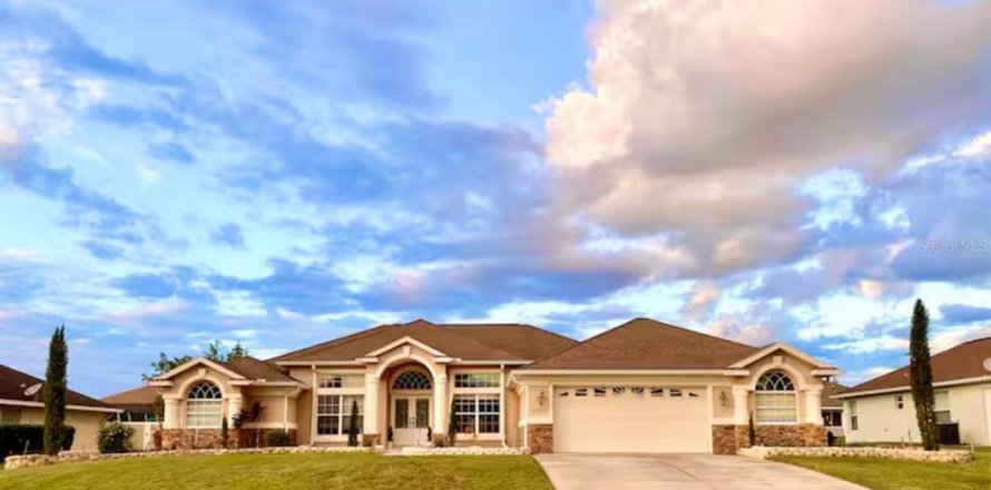 House in Ocala, Florida 3 bedrooms, 218.51 sq.m. № 1882894