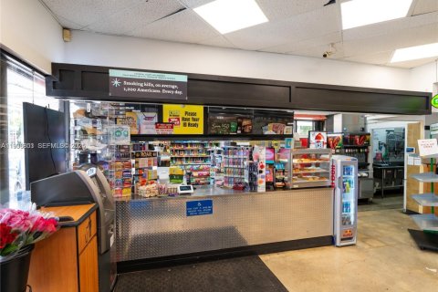 Immobilier commercial à vendre à South Miami, Floride № 1994658 - photo 8