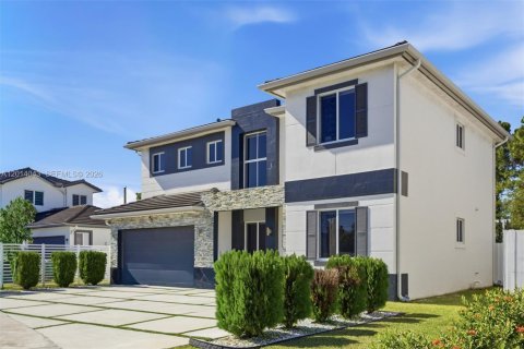 Casa en Miami, Florida 5 dormitorios, 255.11 m2 № 2076166