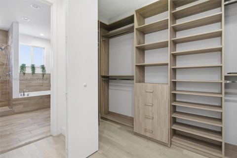 Купить виллу или дом в Майами, Флорида 5 спален, 255.11м2, № 2076166 - фото 18