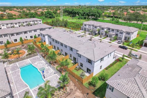 Adosado en alquiler en Coral Springs, Florida, 3 dormitorios, 124.86 m2 № 1992251 - foto 2