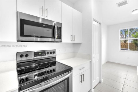 Adosado en alquiler en Coral Springs, Florida, 3 dormitorios, 124.86 m2 № 1992251 - foto 6