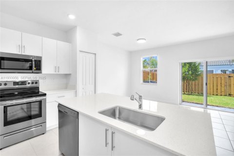 Adosado en alquiler en Coral Springs, Florida, 3 dormitorios, 124.86 m2 № 1992251 - foto 3