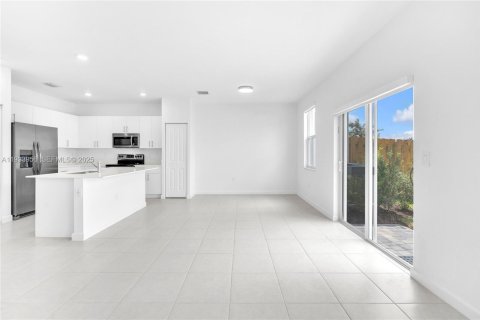 Adosado en alquiler en Coral Springs, Florida, 3 dormitorios, 124.86 m2 № 1992251 - foto 4