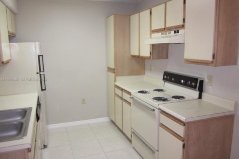 Снять в аренду кондоминиум в Майами, Флорида 1 спальня, 51.84м2, № 2052151 - фото 3