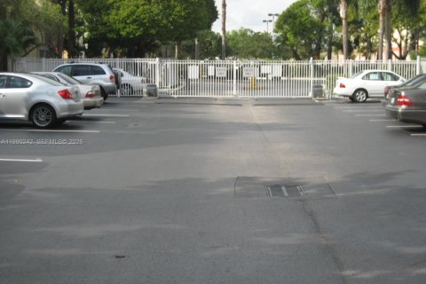 Снять в аренду кондоминиум в Майами, Флорида 1 спальня, 51.84м2, № 2052151 - фото 16