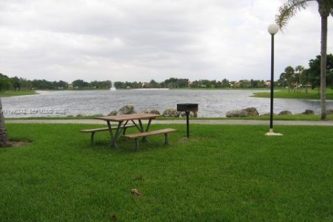 Снять в аренду кондоминиум в Майами, Флорида 1 спальня, 51.84м2, № 2052151 - фото 15