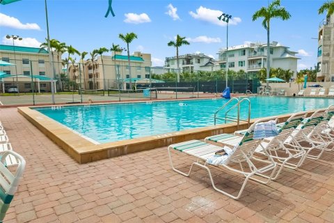 Condo in Sarasota, Florida, 2 bedrooms  № 1844440 - photo 22