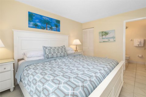 Condo in Sarasota, Florida, 2 bedrooms  № 1844440 - photo 13