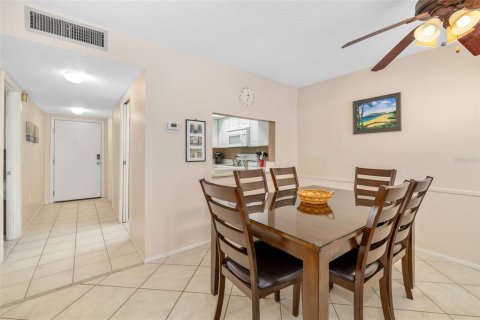 Condo in Sarasota, Florida, 2 bedrooms  № 1844440 - photo 10