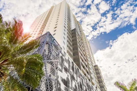 Condominio en venta en Miami, Florida, 1 dormitorio, 55.74 m2 № 1867100 - foto 1