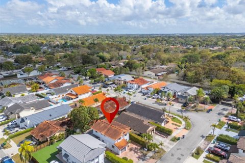 House in Miami, Florida 3 bedrooms, 172.61 sq.m. № 2040152 - photo 29