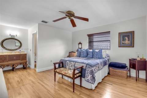 House in Miami, Florida 3 bedrooms, 172.61 sq.m. № 2040152 - photo 12