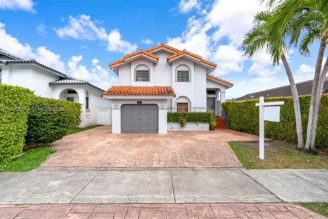 House in Miami, Florida 3 bedrooms, 172.61 sq.m. № 2040152