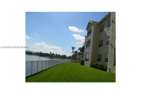 Condominio en venta en Oakland Park, Florida, 1 dormitorio, 80.08 m2 № 2033160 - foto 9