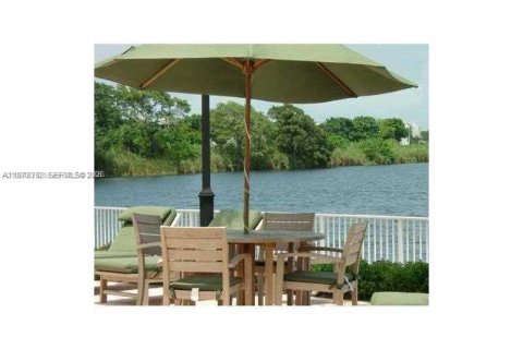 Condominio en venta en Oakland Park, Florida, 1 dormitorio, 80.08 m2 № 2033160 - foto 11