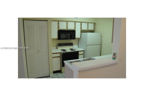 Condominio en venta en Oakland Park, Florida, 1 dormitorio, 80.08 m2 № 2033160 - foto 3