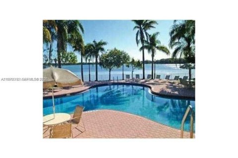 Condominio en venta en Oakland Park, Florida, 1 dormitorio, 80.08 m2 № 2033160 - foto 2