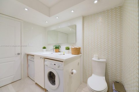 Condo in Miami, Florida, 1 bedroom  № 1867285 - photo 8