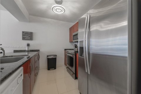 Condo in Miami, Florida, 1 bedroom  № 1867285 - photo 13