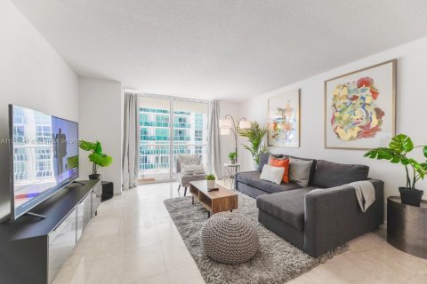 Condo in Miami, Florida, 1 bedroom  № 1867285 - photo 18
