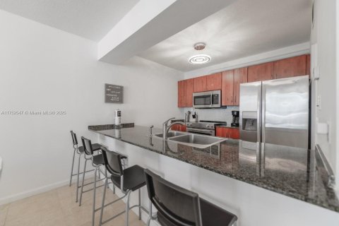 Condo in Miami, Florida, 1 bedroom  № 1867285 - photo 7