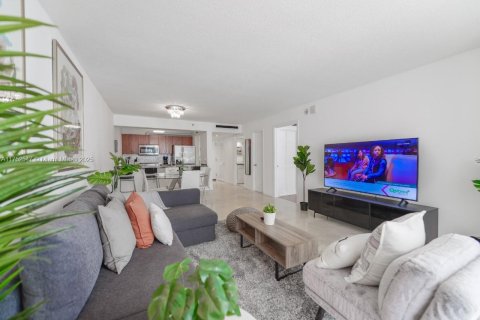 Condo in Miami, Florida, 1 bedroom  № 1867285 - photo 3