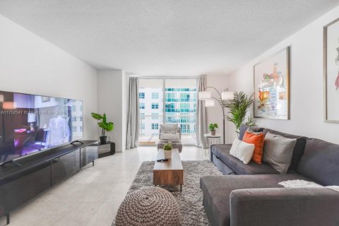 Condo in Miami, Florida, 1 bedroom  № 1867285 - photo 14
