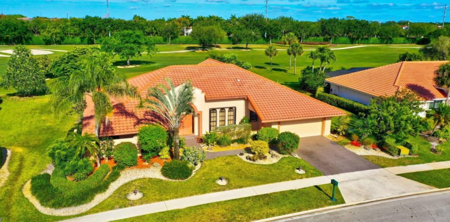 House in Boca Raton, Florida 3 bedrooms, 276.57 sq.m. № 1132813