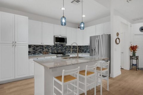 Townhouse in DeLand, Florida 4 bedrooms, 209.12 sq.m. № 1762072 - photo 8
