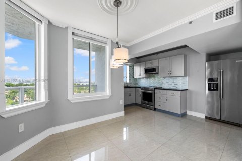 Condominio en venta en Miami Beach, Florida, 3 dormitorios, 129.13 m2 № 1923449 - foto 16