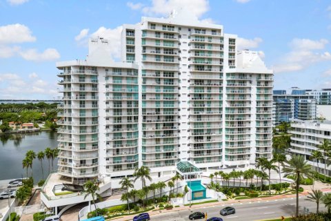 Condominio en venta en Miami Beach, Florida, 3 dormitorios, 129.13 m2 № 1923449 - foto 1