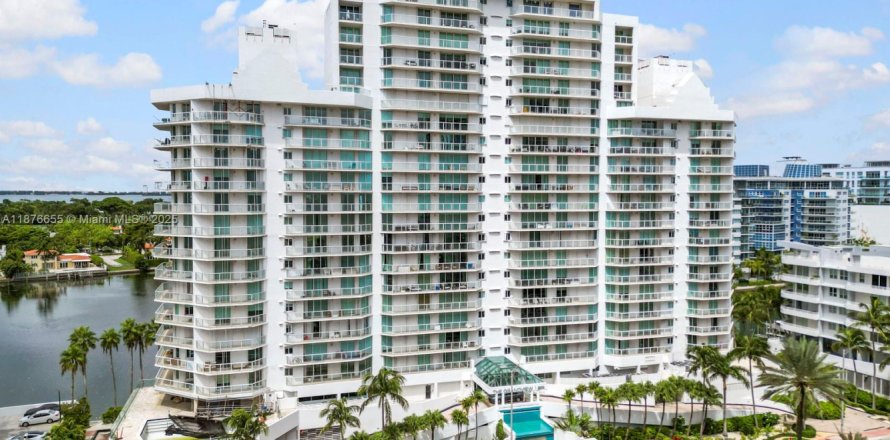Condominio en Miami Beach, Florida, 3 dormitorios  № 1923449