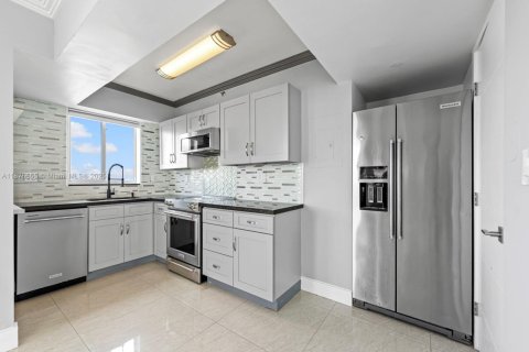 Condominio en venta en Miami Beach, Florida, 3 dormitorios, 129.13 m2 № 1923449 - foto 17