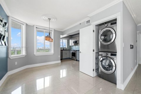 Condominio en venta en Miami Beach, Florida, 3 dormitorios, 129.13 m2 № 1923449 - foto 20