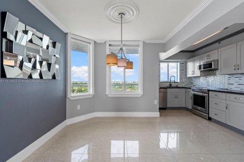 Condominio en venta en Miami Beach, Florida, 3 dormitorios, 129.13 m2 № 1923449 - foto 15