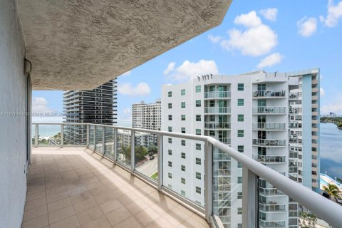 Condominio en venta en Miami Beach, Florida, 3 dormitorios, 129.13 m2 № 1923449 - foto 27