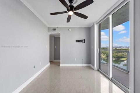 Condominio en venta en Miami Beach, Florida, 3 dormitorios, 129.13 m2 № 1923449 - foto 10