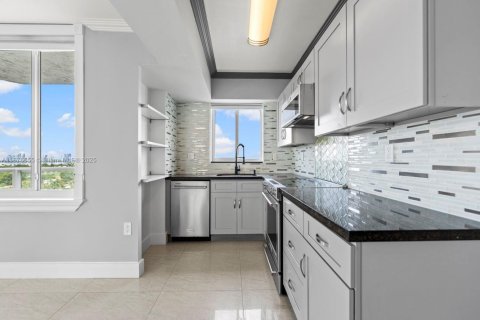 Condominio en venta en Miami Beach, Florida, 3 dormitorios, 129.13 m2 № 1923449 - foto 18