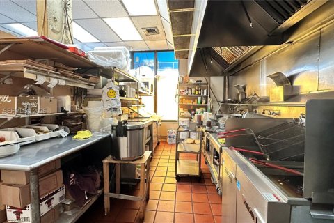 Commercial property in Pompano Beach, Florida № 1998729 - photo 6