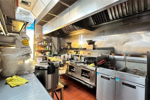 Commercial property in Pompano Beach, Florida № 1998729 - photo 7