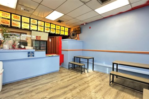 Commercial property in Pompano Beach, Florida № 1998729 - photo 3