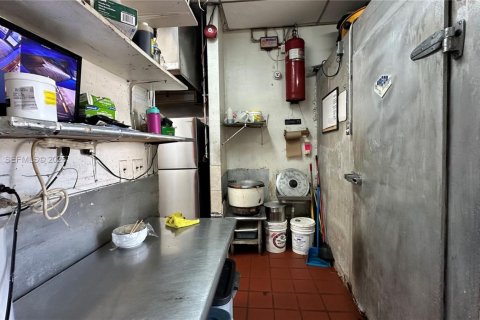 Commercial property in Pompano Beach, Florida № 1998729 - photo 9