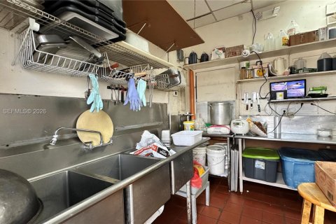 Commercial property in Pompano Beach, Florida № 1998729 - photo 8