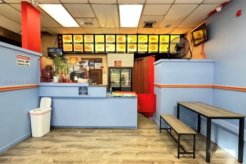 Commercial property in Pompano Beach, Florida № 1998729